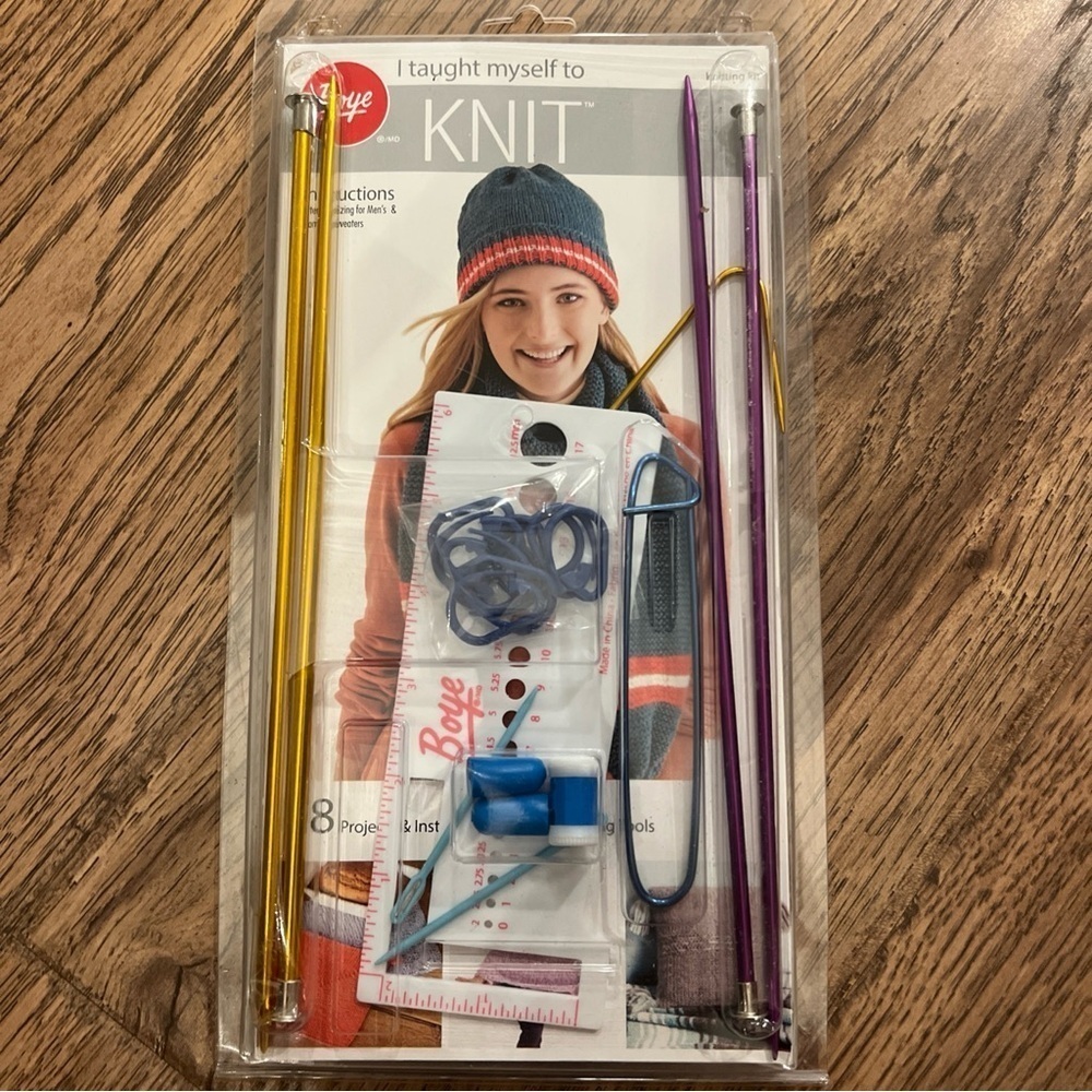 New Boye "I Taught Myself To Knit" Kit 18 Projects With Instructions & Tools